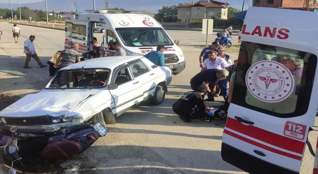 Sinop’ta otomobille motosikletin çarpıştığı kazada 2 kişi yaralandı