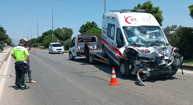 Gaziantep’te tankerle çarpışan ambulanstaki 3 sağlıkçı yaralandı