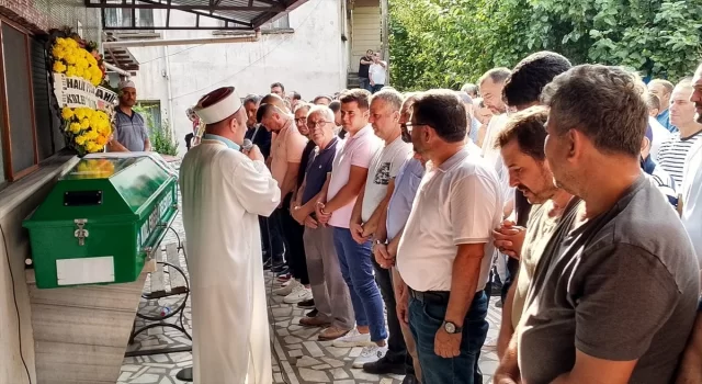 Zonguldak’ta savrulan taksinin çarptığı kadının cenazesi toprağa verildi