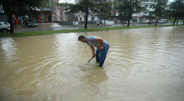 Ordu’nun Altınordu ilçesinde şiddetli yağış su baskınlarına neden oldu 