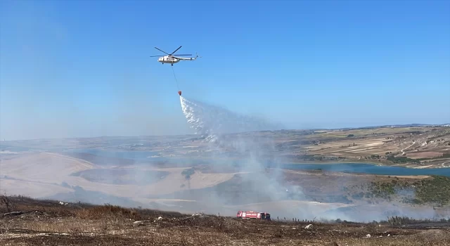 Başakşehir’de otluk alanda çıkan yangına havadan ve karadan müdahale ediliyor