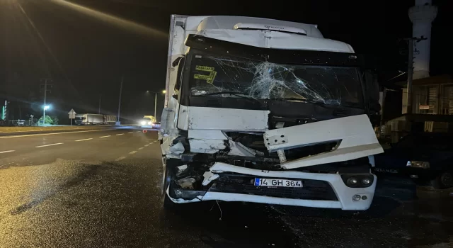 Bolu Dağı’nda freni tutmayan tırın çarptığı taksideki 1 kişi yaralandı