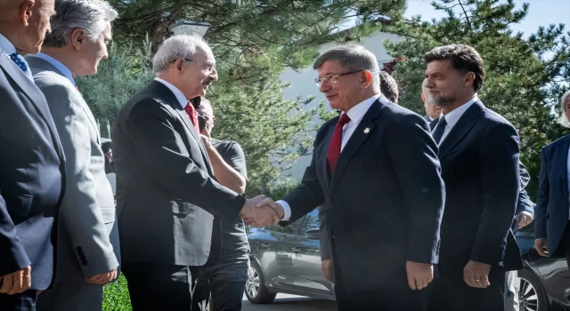 Gelecek Partisi Genel Başkanı Davutoğlu, eski CHP Genel Başkanı Kılıçdaroğlu’nu ziyaret etti