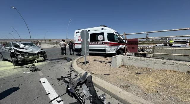 Kayseri’de ambulans ile otomobilin çarpışması sonucu 6 kişi yaralandı 