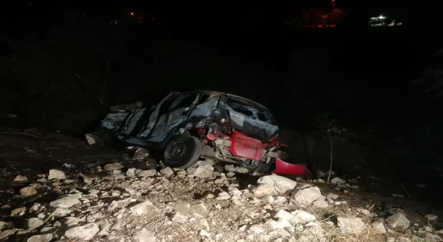 Tokat’ta yolcu otobüsü ile otomobilin çarpıştığı kazada 2 kişi öldü, 3 kişi yaralandı