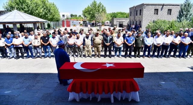 Diyarbakır’da hayatını kaybeden Kore Gazisi Aziz Gönülalan son yolculuğuna uğurlandı