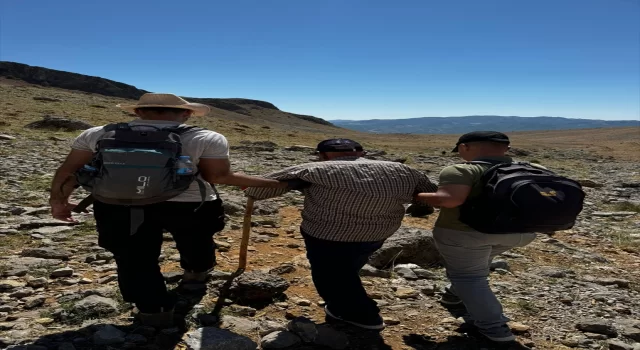 Tunceli’de dağlık arazide mahsur kalan baba oğulun yardımına ekipler yetişti