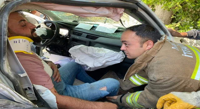 Hatay’da ambulans ile hafif ticari aracın çarpışması sonucu 9 kişi yaralandı