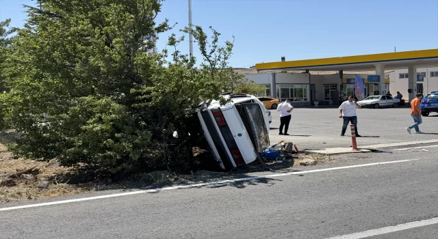 Nevşehir’de devrilen otomobildeki 5 kişi yaralandı