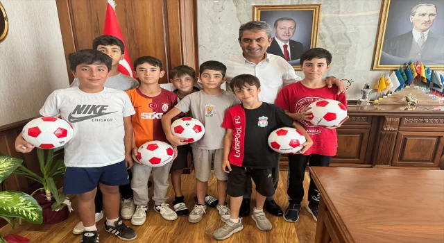 Amasya’da futbol topları kesilen çocuklar, belediye başkanına şikayete gitti