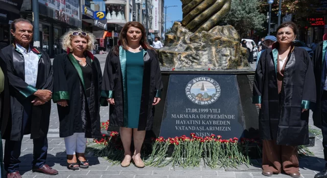 İstanbul’da avukatlar 17 Ağustos depremini andı