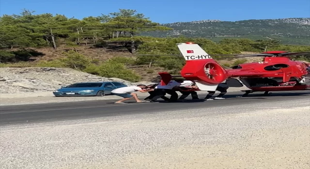 Antalya’da ambulans helikopter kanyonda düşerek yaralanan tatilci için havalandı 