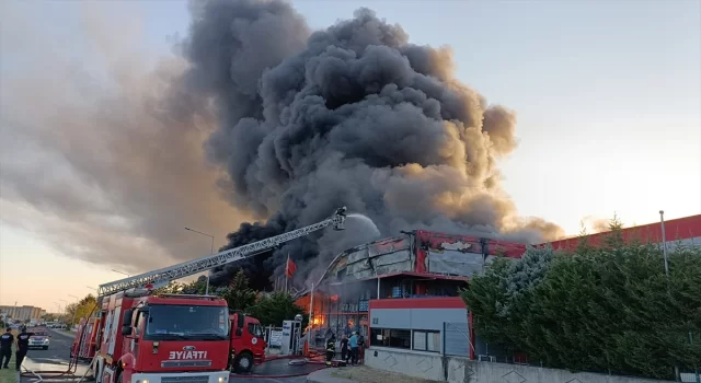 Tekirdağ’da fabrikada çıkan yangına müdahale ediliyor