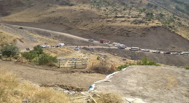 Hakkari’de şarampole devrilen kamyonetteki 7 güvenlik korucusu yaralandı