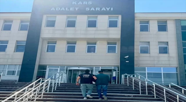 Kars’ta sokak satıcılarına yönelik uyuşturucu operasyonunda 1 sanık tutuklandı