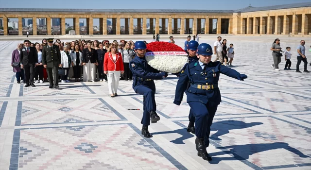 CHP Kadın Kolları Genel Başkanı Kaya, beraberindeki heyetle Anıtkabir’i ziyaret etti