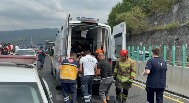 Düzce’de tırla otomobilin çarpıştığı kazada 2 kişi yaşamını yitirdi, 2 kişi yaralandı