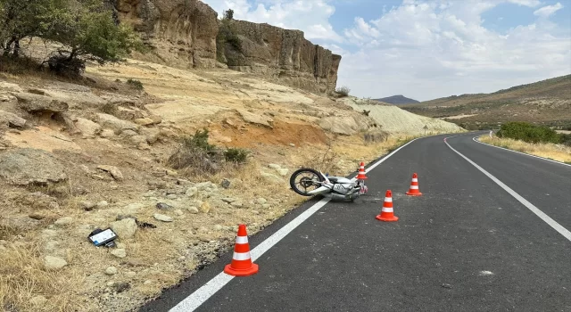 Uşak’ta devrilen motosikletteki çocuk hayatını kaybetti