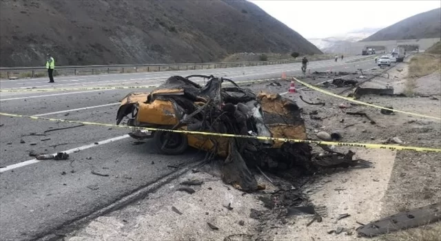 Erzincan’da iki aracın çarpıştığı kazada 4 kişi öldü, 2 kişi yaralandı