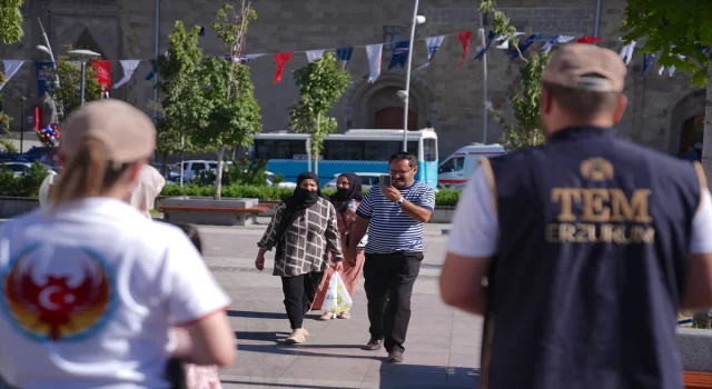 Erzurum Kültür Yolu Festivali kapsamında polisler 20 bin kişiyi terör konusunda bilgilendirdi