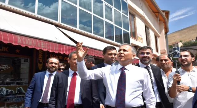 İçişleri Bakanı Yerlikaya, Bitlis’te esnafı ziyaret etti