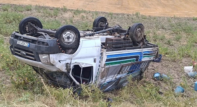 Çorum’da mevsimlik tarım işçilerini taşıyan minibüs devrildi, 4 kişi yaralandı