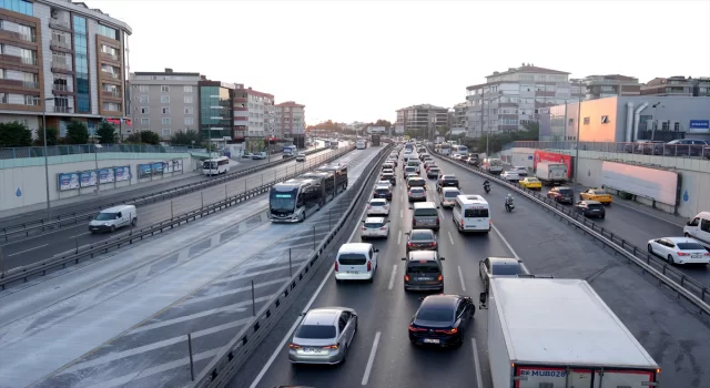 Metrobüs hattındaki ”Beyaz Yol” çalışması sebebiyle kapatılan Cennet Mahallesi Durağı açıldı