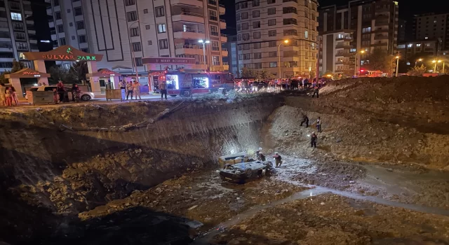 Şanlıurfa’da inşaat temeline düşen otomobildeki 3 kişi yaralandı