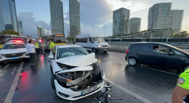 Şişli’de İETT otobüsüyle otomobilin çarpıştığı kazada 3 kişi yaralandı