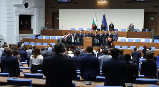 Bulgaristan’da geçici hükümet Parlamento’da yemin ederek göreve başladı