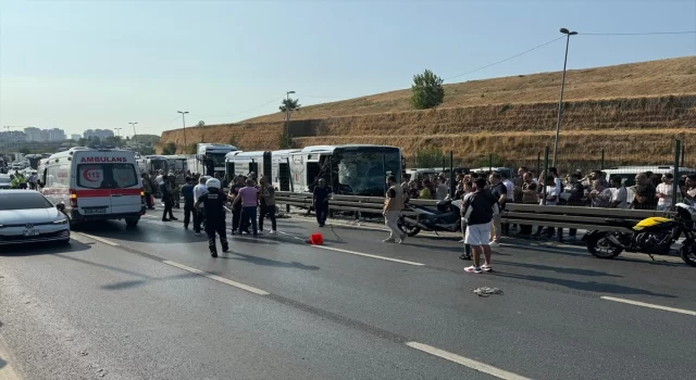 Küçükçekmece’de metrobüs kaza yaptı