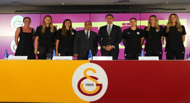 Galatasaray Daikin Kadın Voleybol Takımı’nda 5 oyuncu için imza töreni düzenlendi