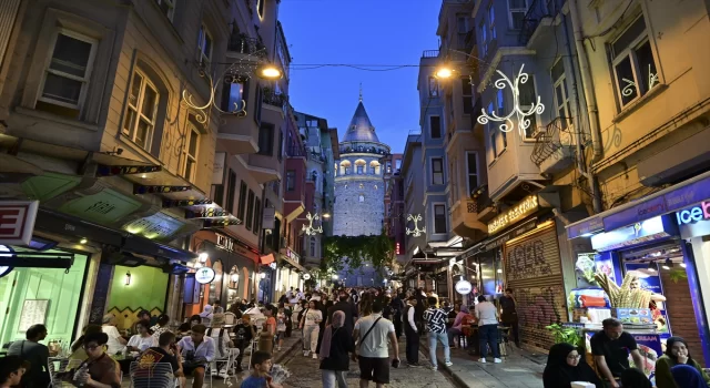 İstanbul’un tarihi simgelerinden Galata Kulesi FPV dronla görüntülendi