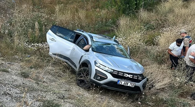 Erzincan’da iki otomobilin çarpıştığı kazada 5 kişi yaralandı