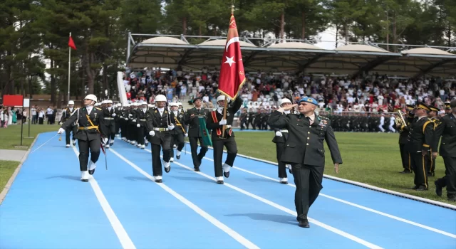 Kara Astsubay Meslek Yüksekokulu’nda Diploma ve Sancak Devir Teslim Töreni yapıldı