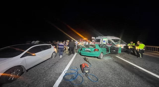 Elazığ’da korkuluklara çarpan otomobildeki 1 kişi öldü, 5 kişi yaralandı