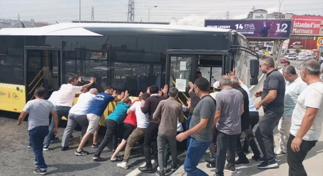 Avcılar’da İETT otobüsü kaza yaptı, D100 kara yolu Edirne istikameti trafiğe kapandı