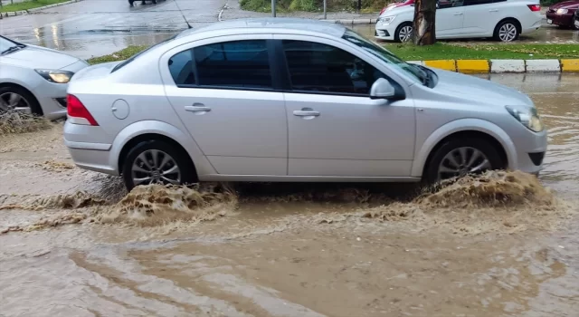 Isparta’da sağanak, hayatı olumsuz etkiledi