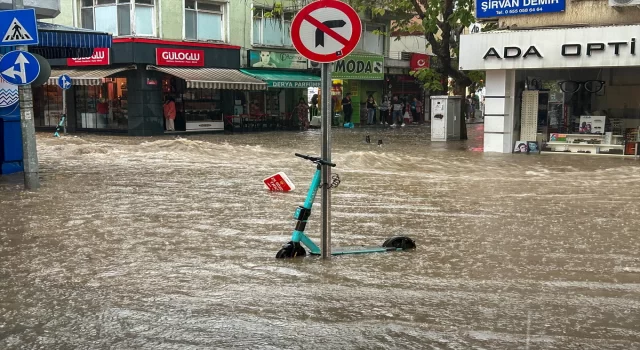 Uşak’ta sağanak etkili oldu