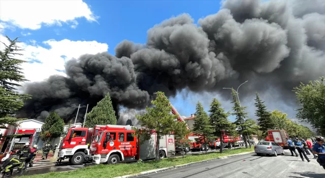 Kayseri’de sünger fabrikasında yangın çıktı