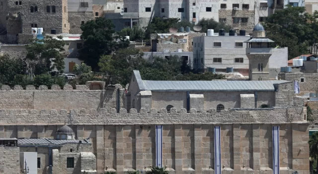 İsrail, Haremi İbrahim Camisi’ni Yahudilerin kullanımına açmak için Müslümanlara kapattı