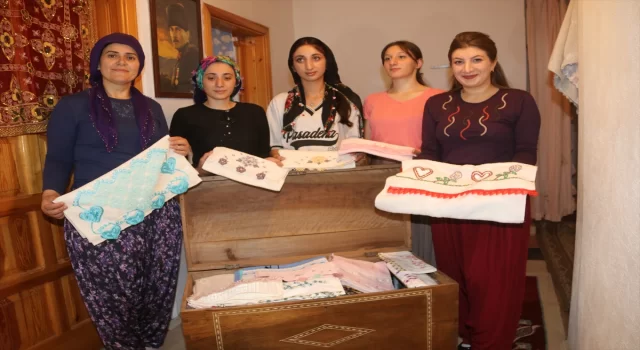 Amasya’da gelinlerin ”çeyiz asma” geleneği yaşatılıyor