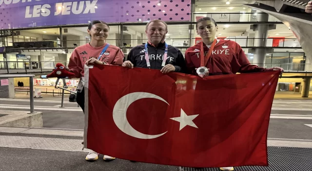 Türkiye’nin ilk paralimpik madalyalı özel sporcusu Aysel Önder, büyük bir gurur yaşıyor