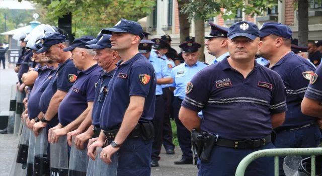 Arnavutluk’ta Belediye Başkanı Veliaj’ın istifası talebiyle yapılan protestolar sürüyor