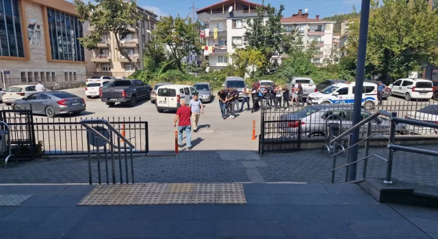 Zonguldak’ta uyuşturucu operasyonunda yakalanan 6 zanlıdan 5’i tutuklandı