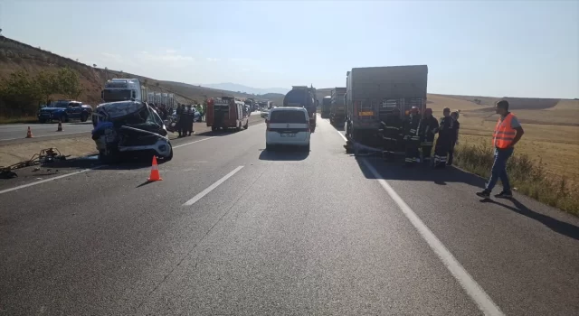 Konya’da kamyonetin park halindeki tıra çarptığı kazada 1 kişi öldü