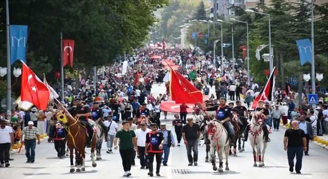 Söğüt’teki şenliklerde yurdun dört bir yanından gelen Yörükler törenle karşılandı