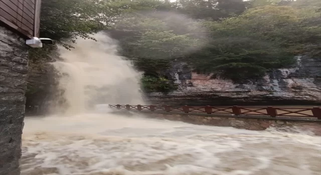 Trabzon’da Çal Mağarası’nda sağanak sebebiyle mahsur kalan turistler kurtarıldı