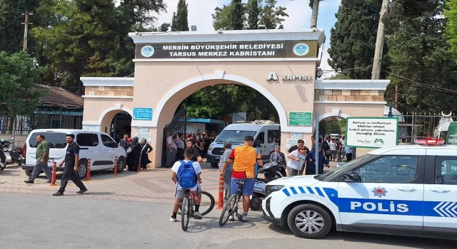 Mersin’de tabancayla öldürülen kadının cenazesi defnedildi