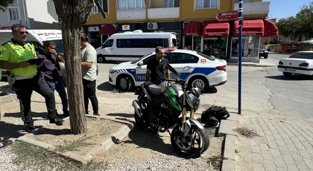 Edirne’de hafif ticari araçla çarpışan motosikletin sürücüsü yaralandı